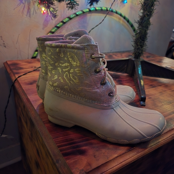 Sperry Womens Ivory Leopard Saltwater Boots - Picture 2 of 5